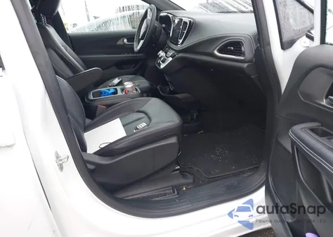 2025 Chrysler Pacifica Select from USA, damaged, VIN 2C4RC1BG7SR527962